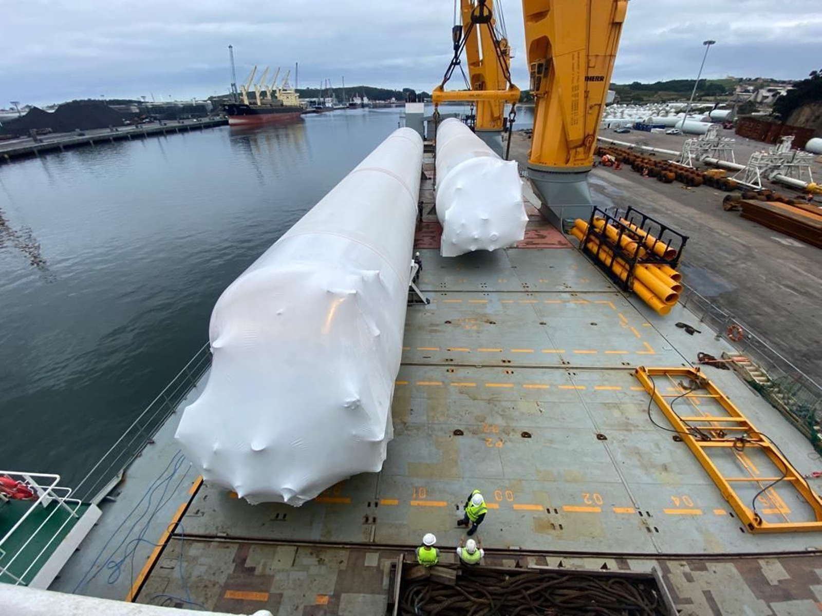 Los tanques que albergarán GNL camino de Los Barrios