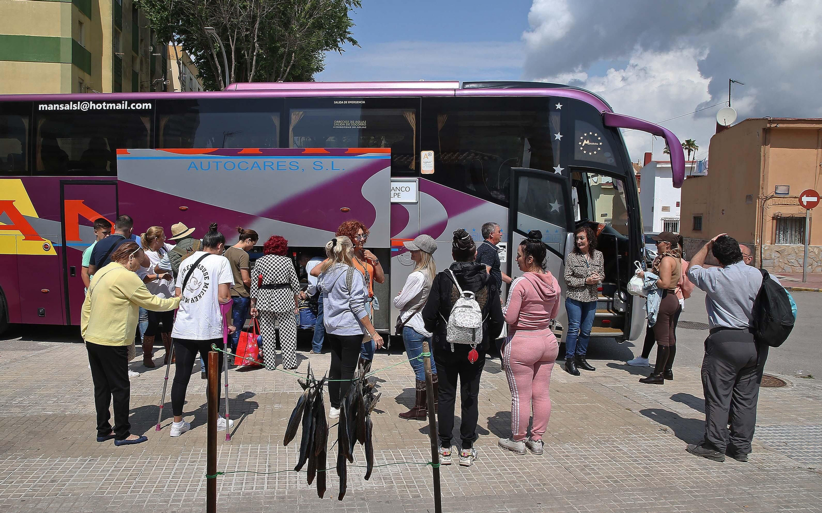 El inicio de la peregrinación hacia Almonte de la Hermandad del Rocío de La Línea en imágenes