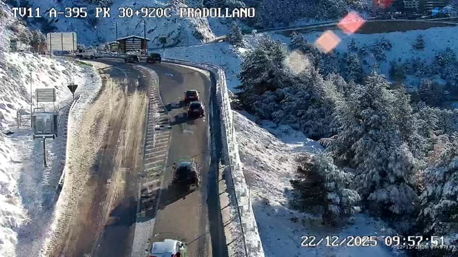 Acceso a Sierra Nevada por la A395 en la mañana del 22 de diciembre.