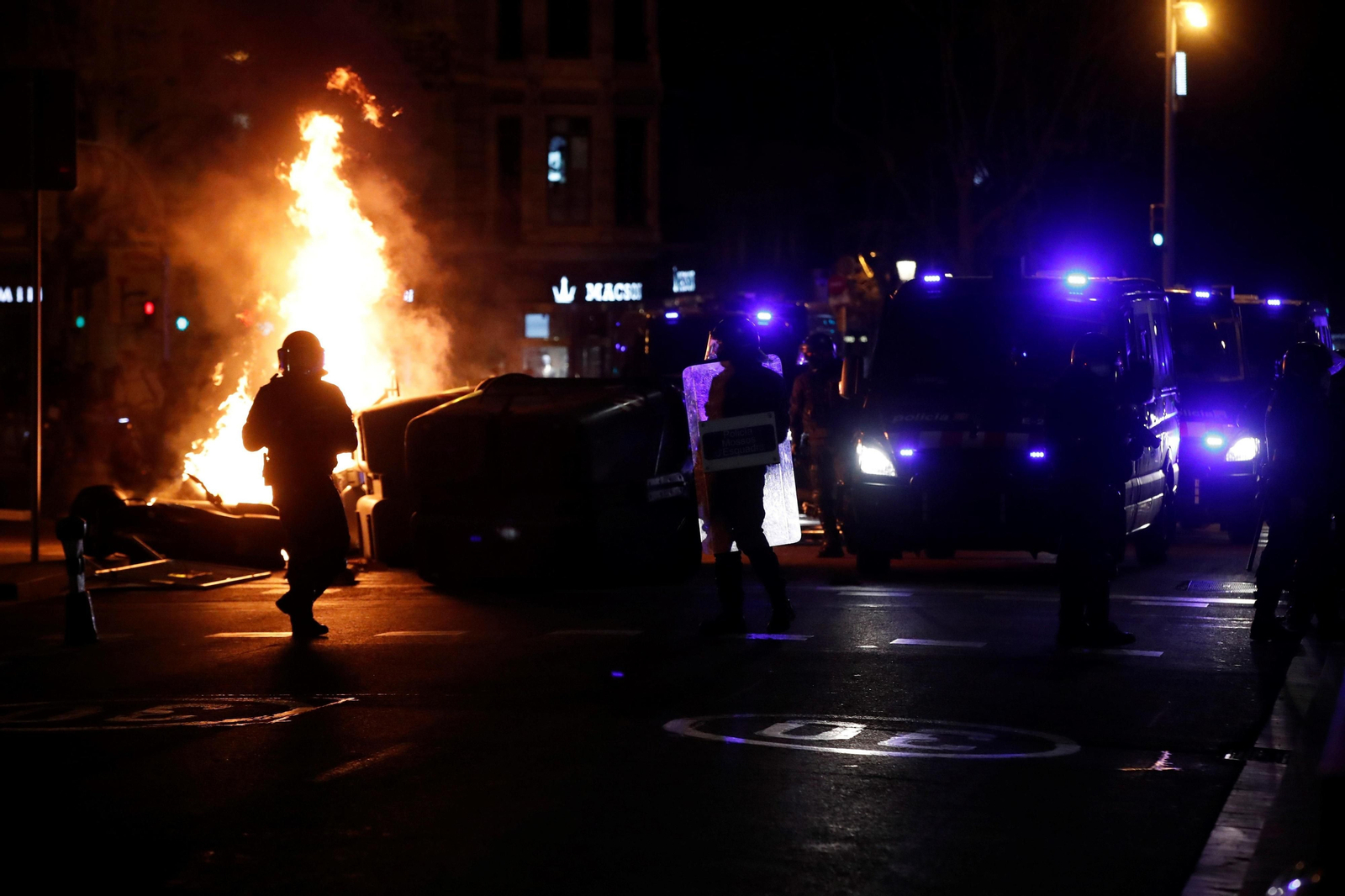 Las imágenes de los disturbios en Cataluña por el arresto de Pablo Hasel