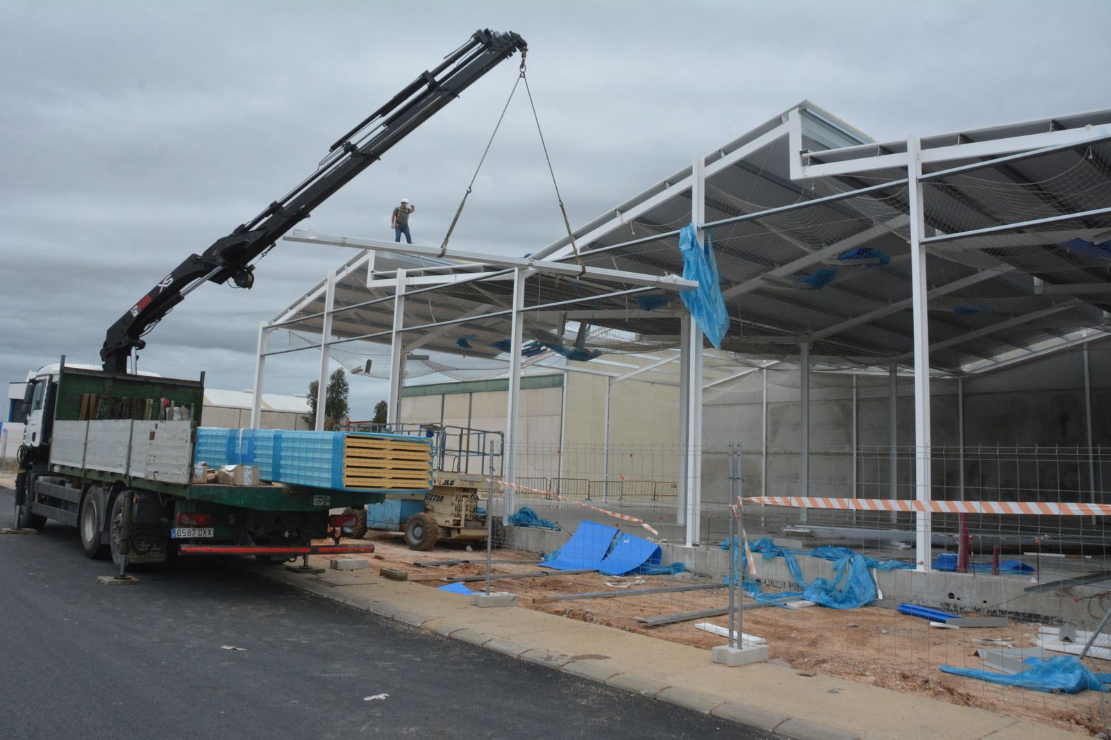 Construcción de las naves para almacenaje de Palos.