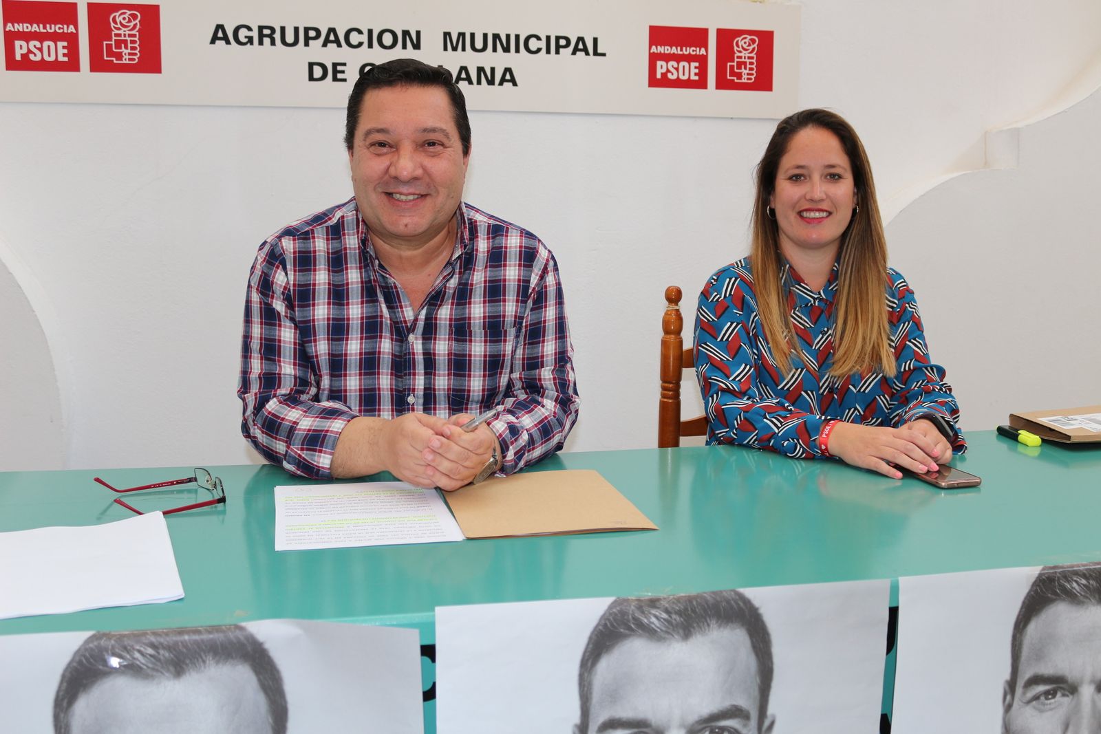 Francisco Cifredo y Ana Ruiz en la Casa del Pueblo tras anunciar la resolución de la Junta Electoral de Zona.
