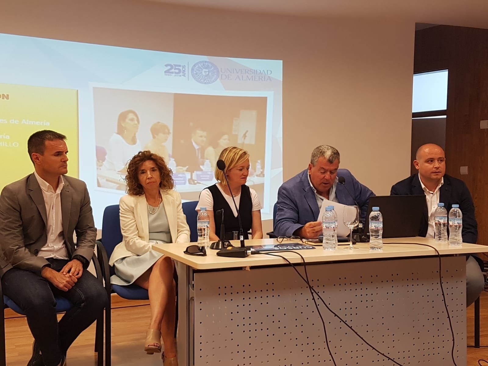 Ponentes de la mesa redonda 'Coordinación en el trabajo con menores', celebrada en Purchena.