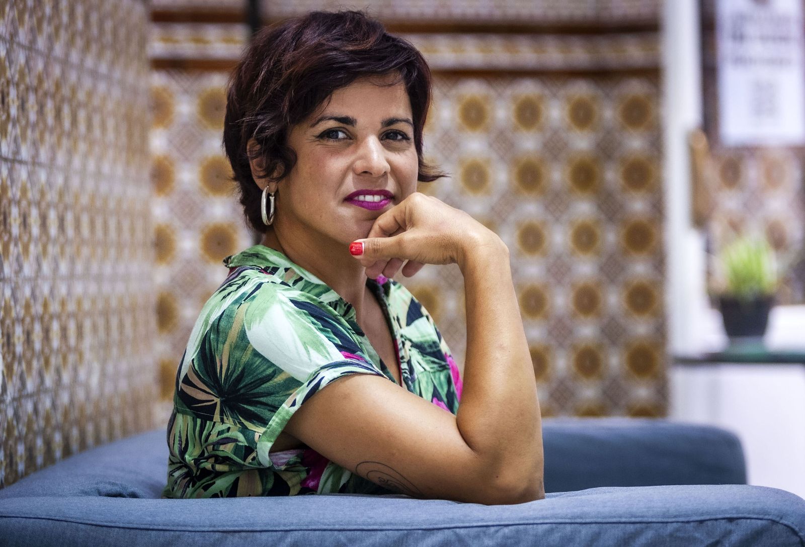 Teresa Rodríguez posa para una entrevista en Cádiz durante la campaña electoral de los comicios andaluces del 19-J.