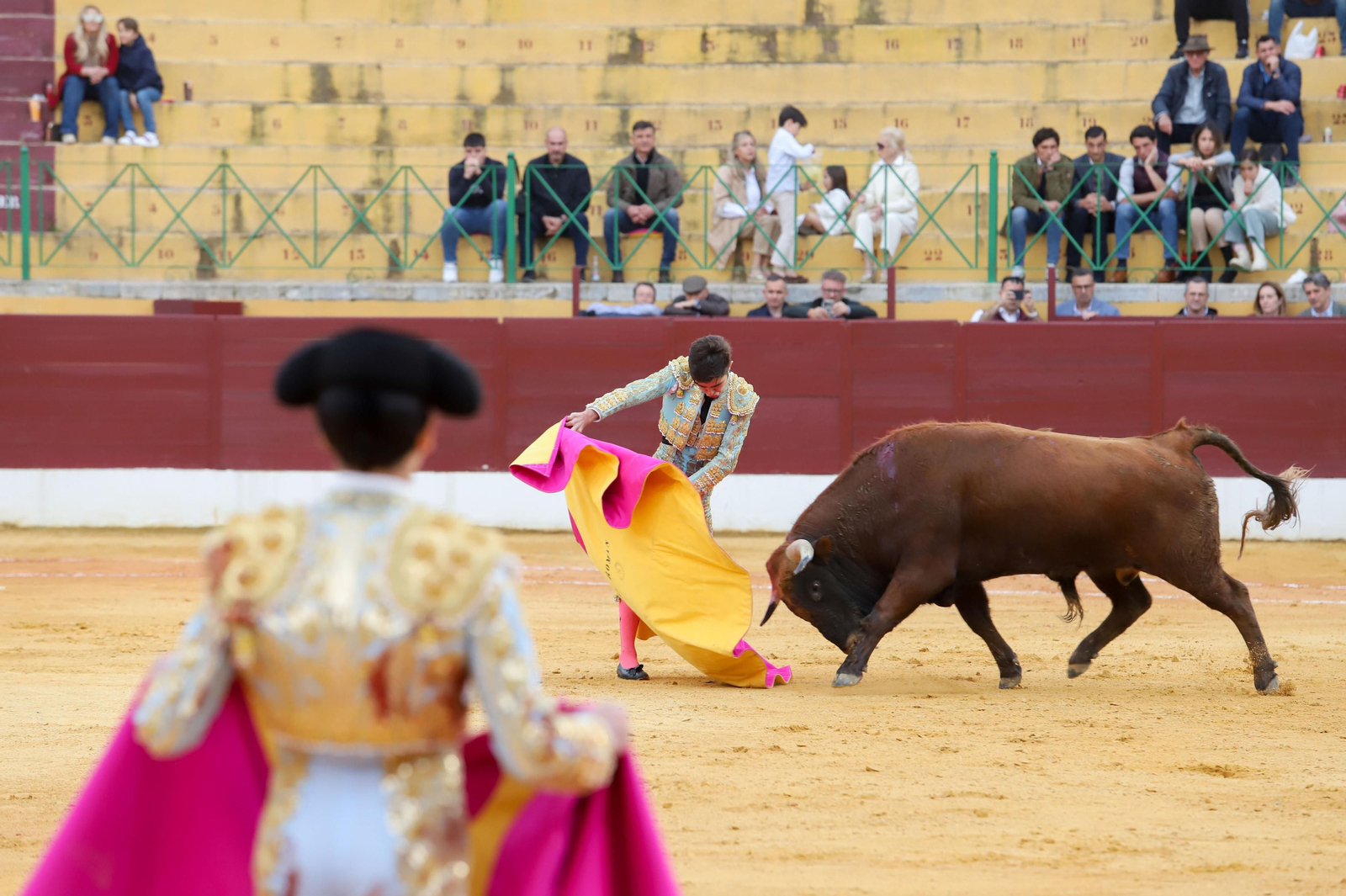 Imágenes de la novillada previa a la Semana Santa en la plaza de toros de La Línea