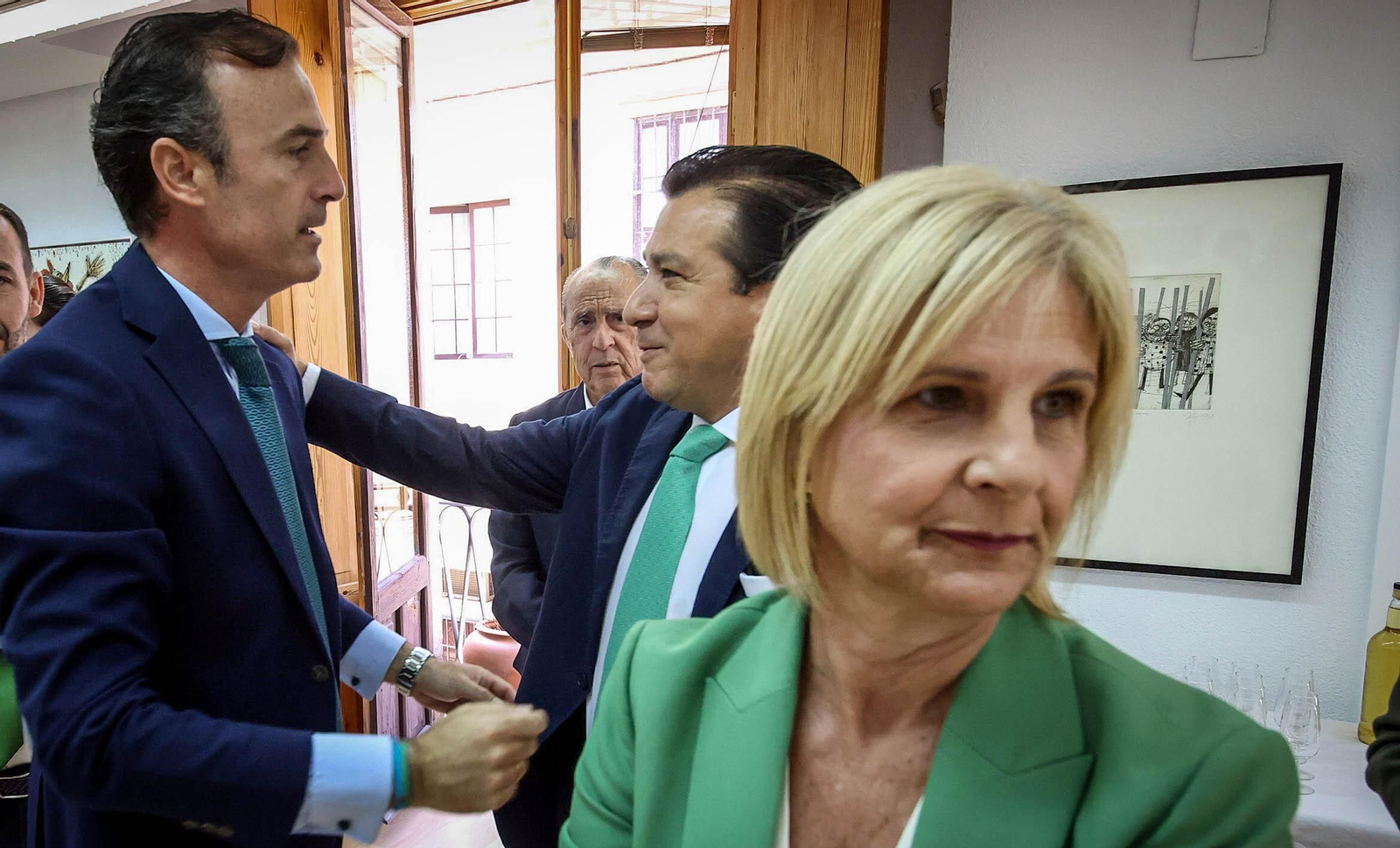 María José García-Pelayo (PP), en primer plano; tras ella, Manuel Méndez (Ciudadanos) y Antonio Fernández (Vox). María José García-Pelayo (PP), en primer plano; tras ella, Manuel Méndez (Ciudadanos) y Antonio Fernández (Vox).
