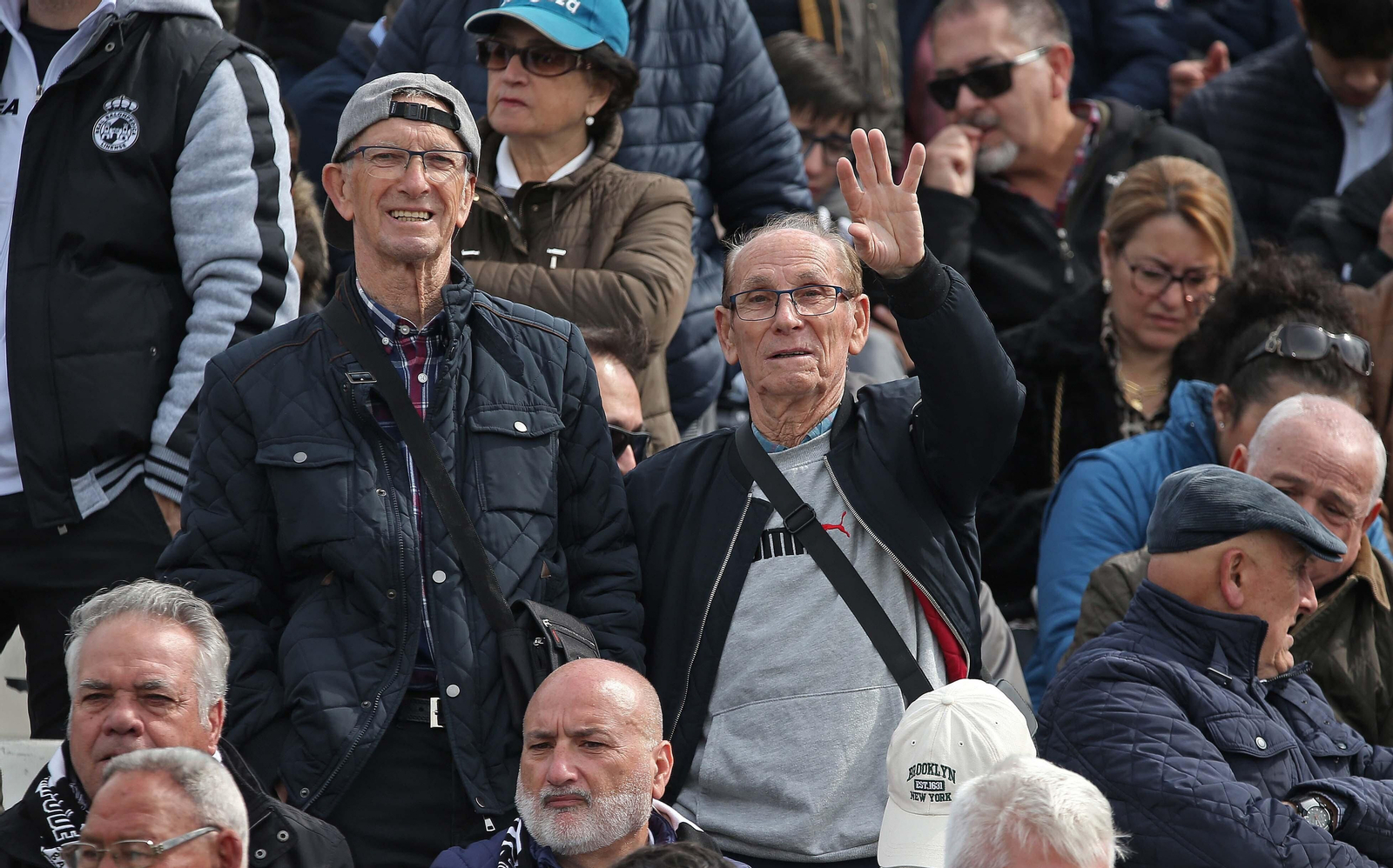 Fotos de la afición durante el Balona - Deportivo de La Coruña en el estadio municipal de La Línea