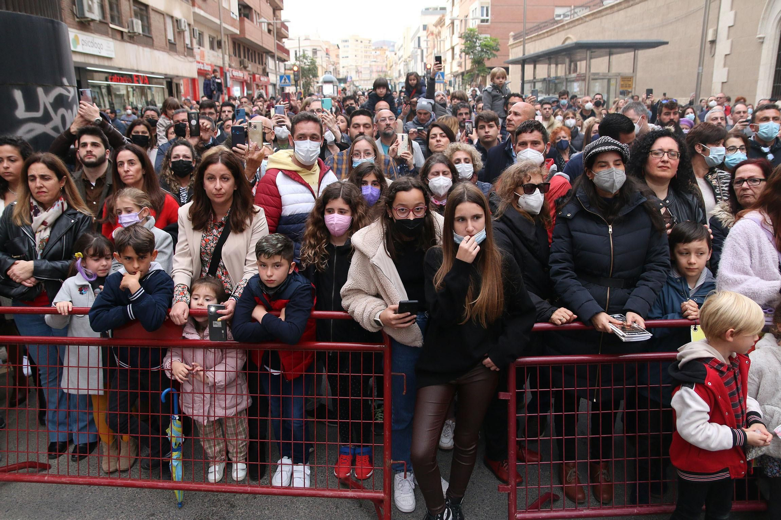 La procesión de las Angustias de Almería, en imágenes