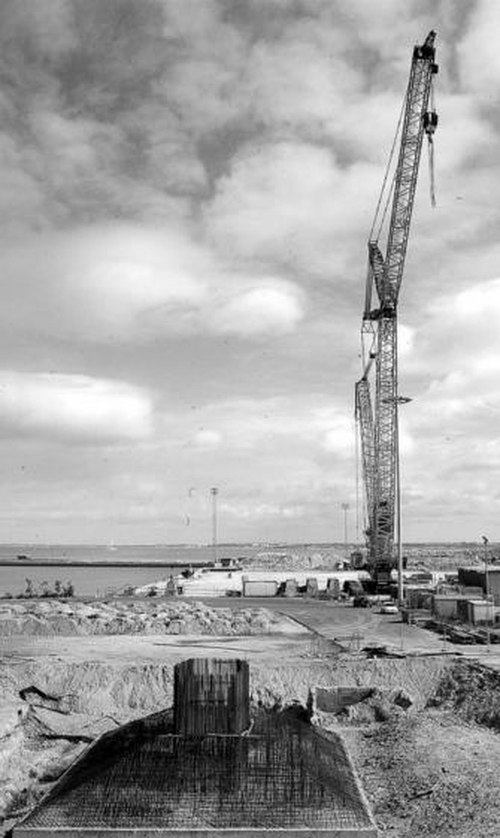 En la imagen, la magnitud de la base de la pila 14, en el Muelle de la Cabezuela, al descubierto.