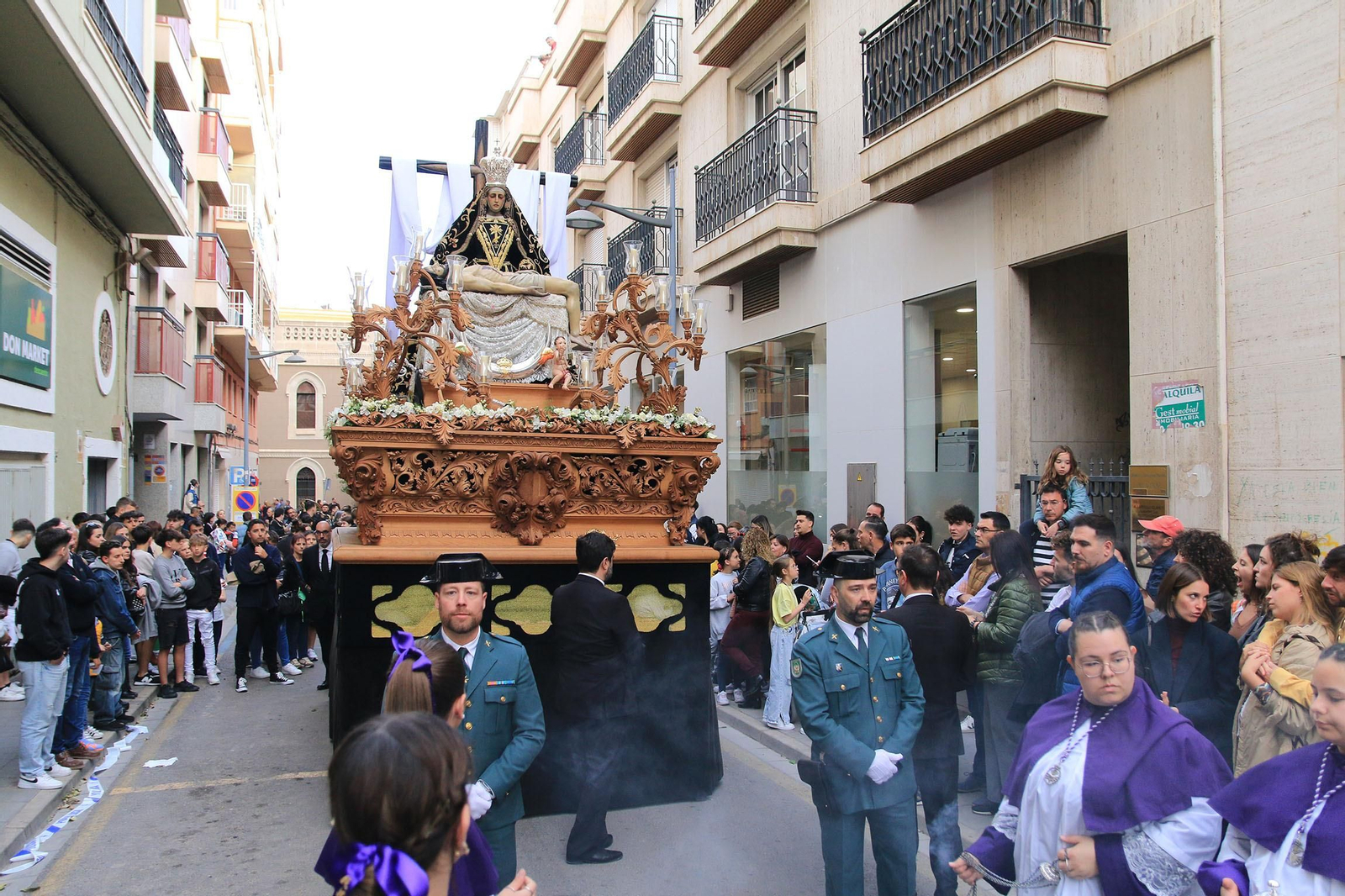 La procesión de Las Angustias, en imágenes