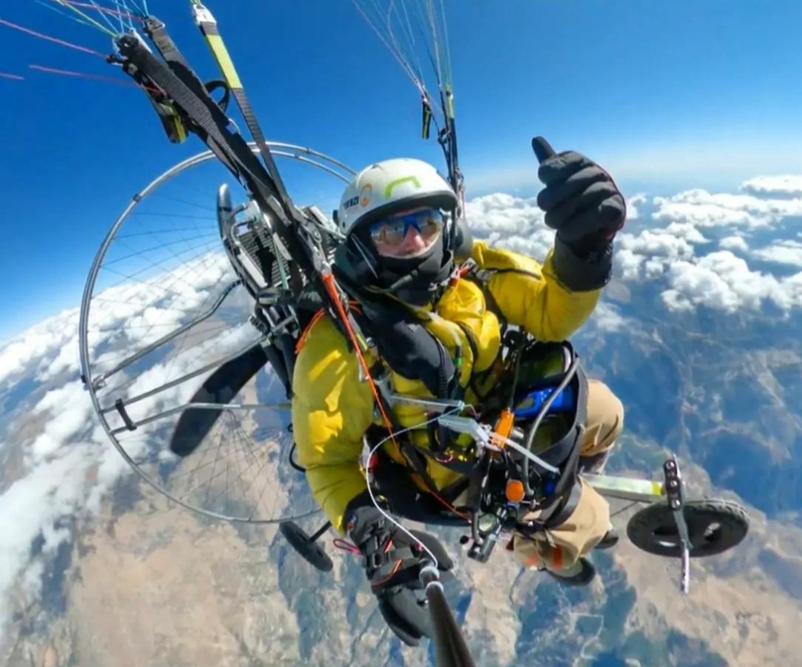 Ramón Morillas durante su vuelo por el cielo de Granada.
