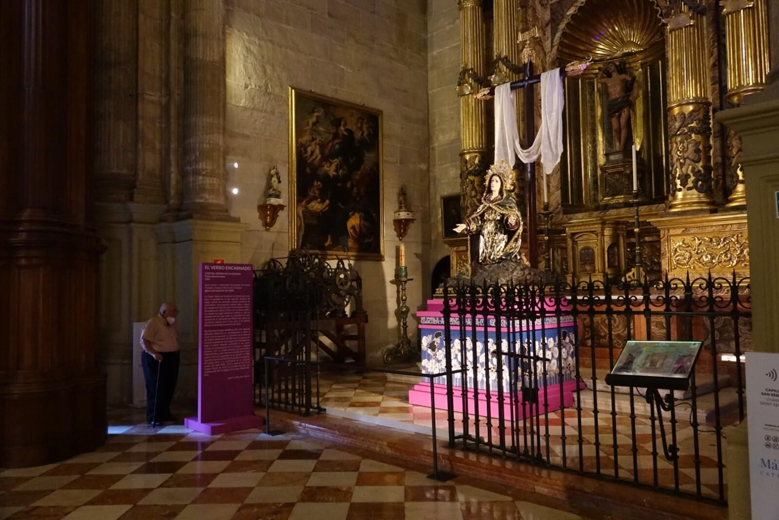 La veneración 'El verbo encarnado' en la Catedral de Málaga, en fotos