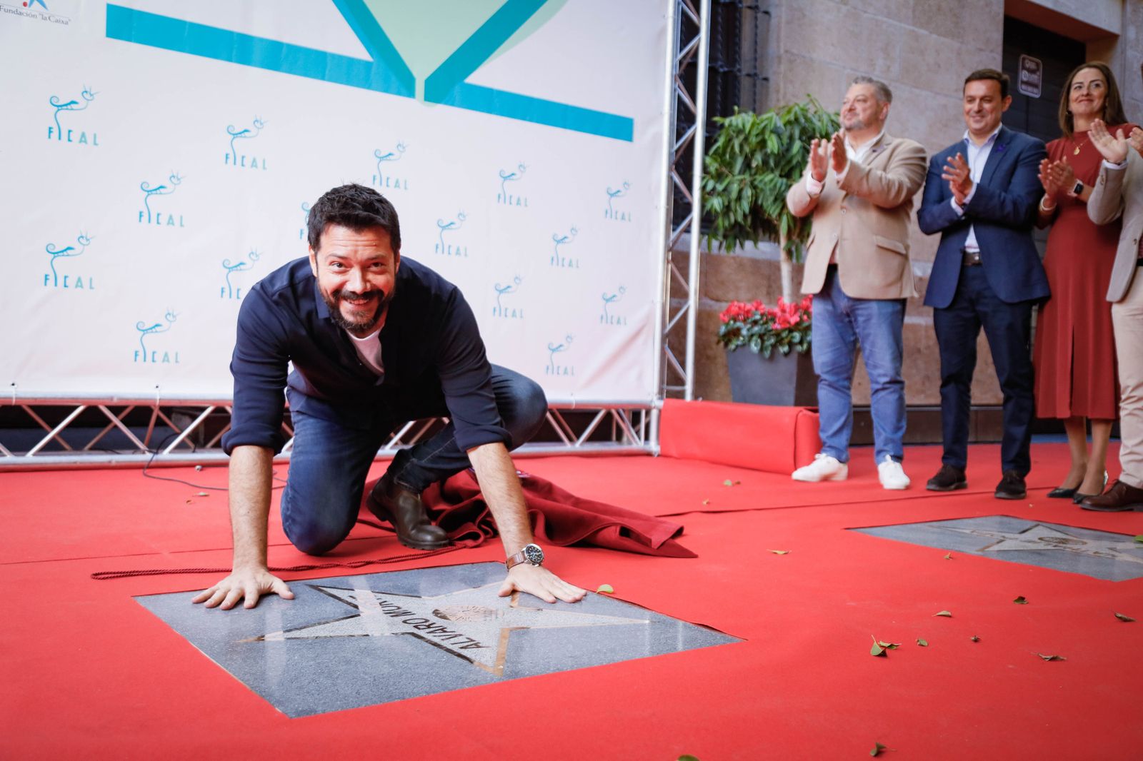 Imágenes en el paseo de la fama de Álvaro Morte