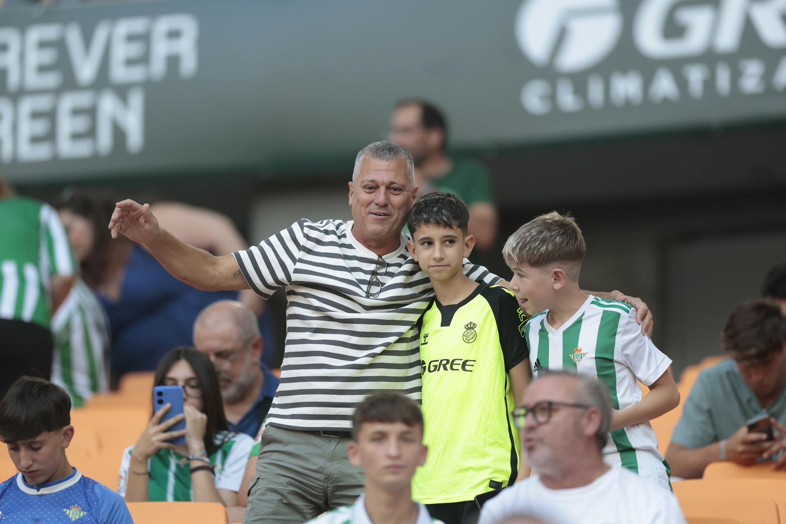 Búscate en las fotos del Betis - Alavés