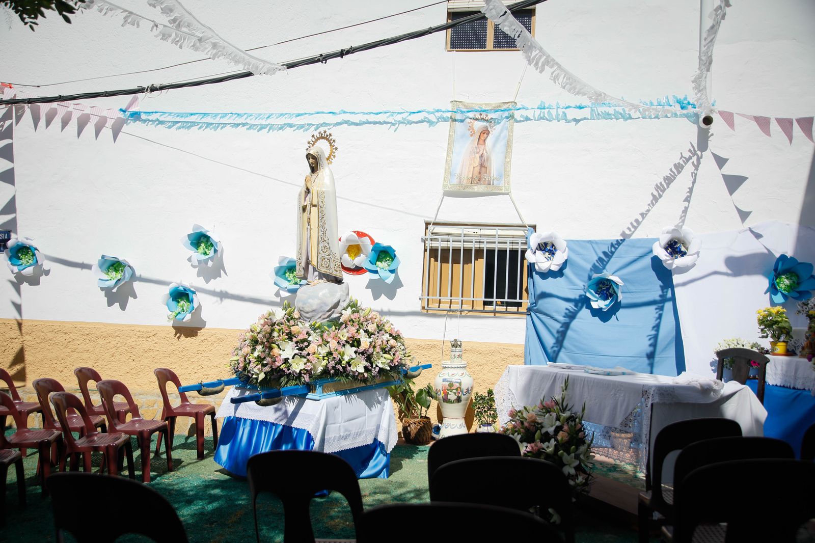 Así es la gran alfombra de serrín para que levite la Virgen de Fátima de Tíjola
