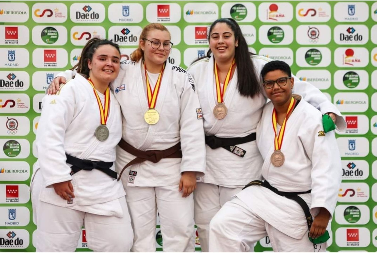 Zoe Soriano, a la izquierda de la foto, obtuvo la medalla de plata.