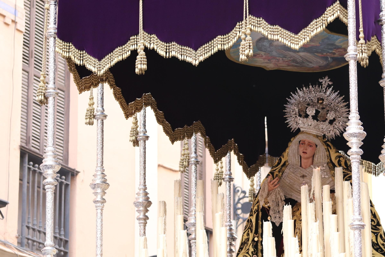Crucifixión en el Lunes Santo en Málaga, en fotos