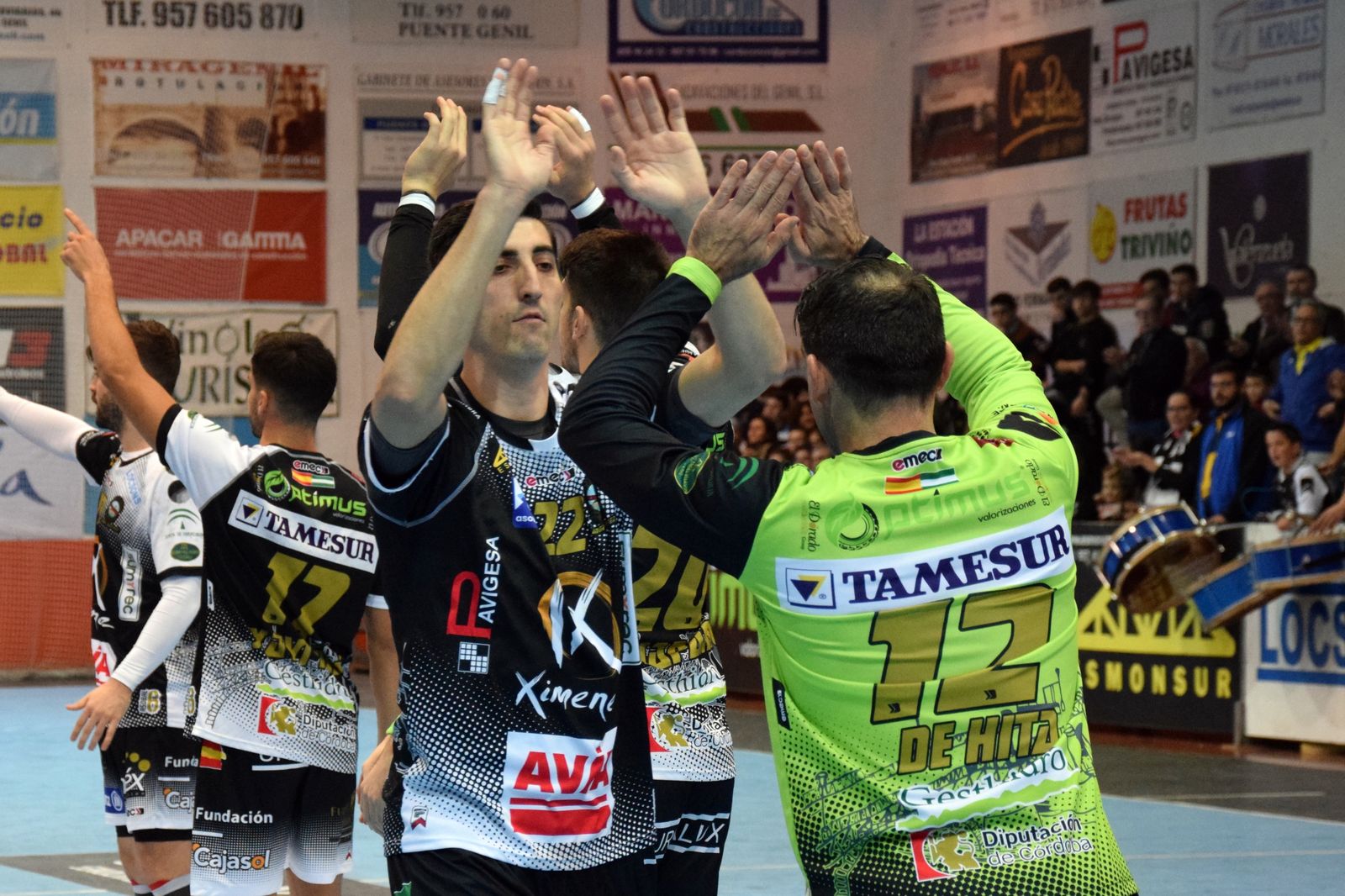 Rudovic saluda a De Hita en un partido de esta temporada del Ángel Ximénez.