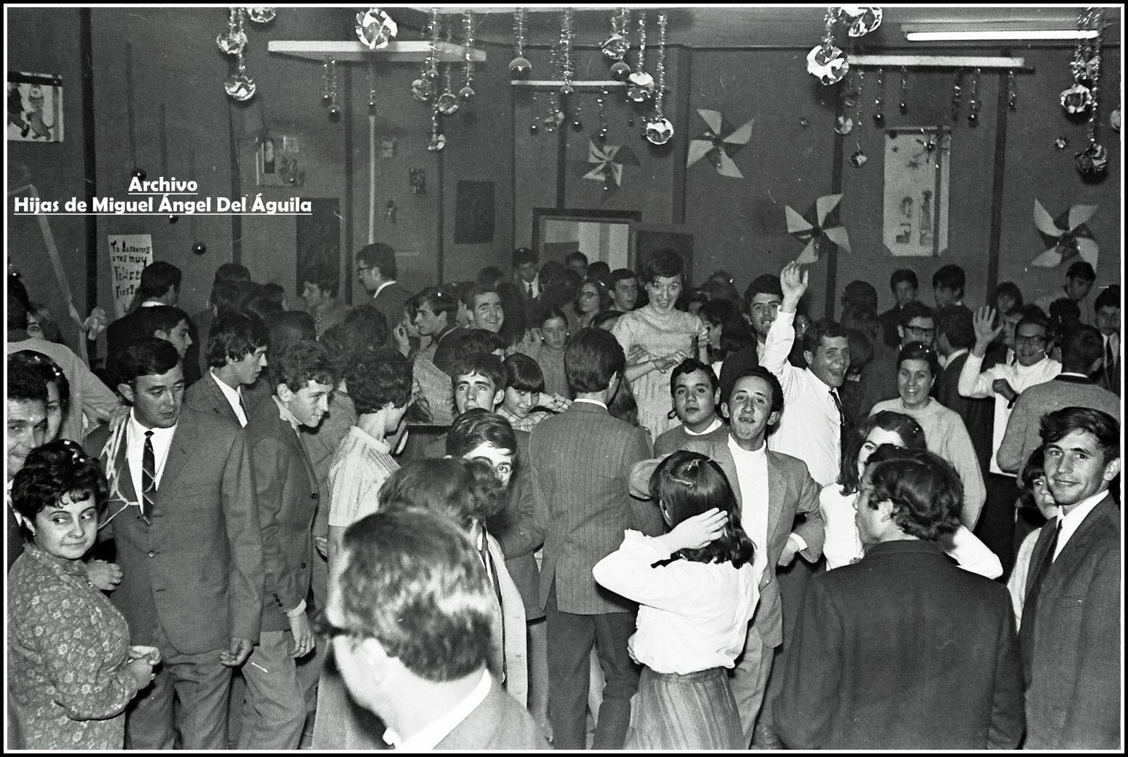 El baile de Nochevieja de 1969,  en los salones de la parroquia del Carmen.