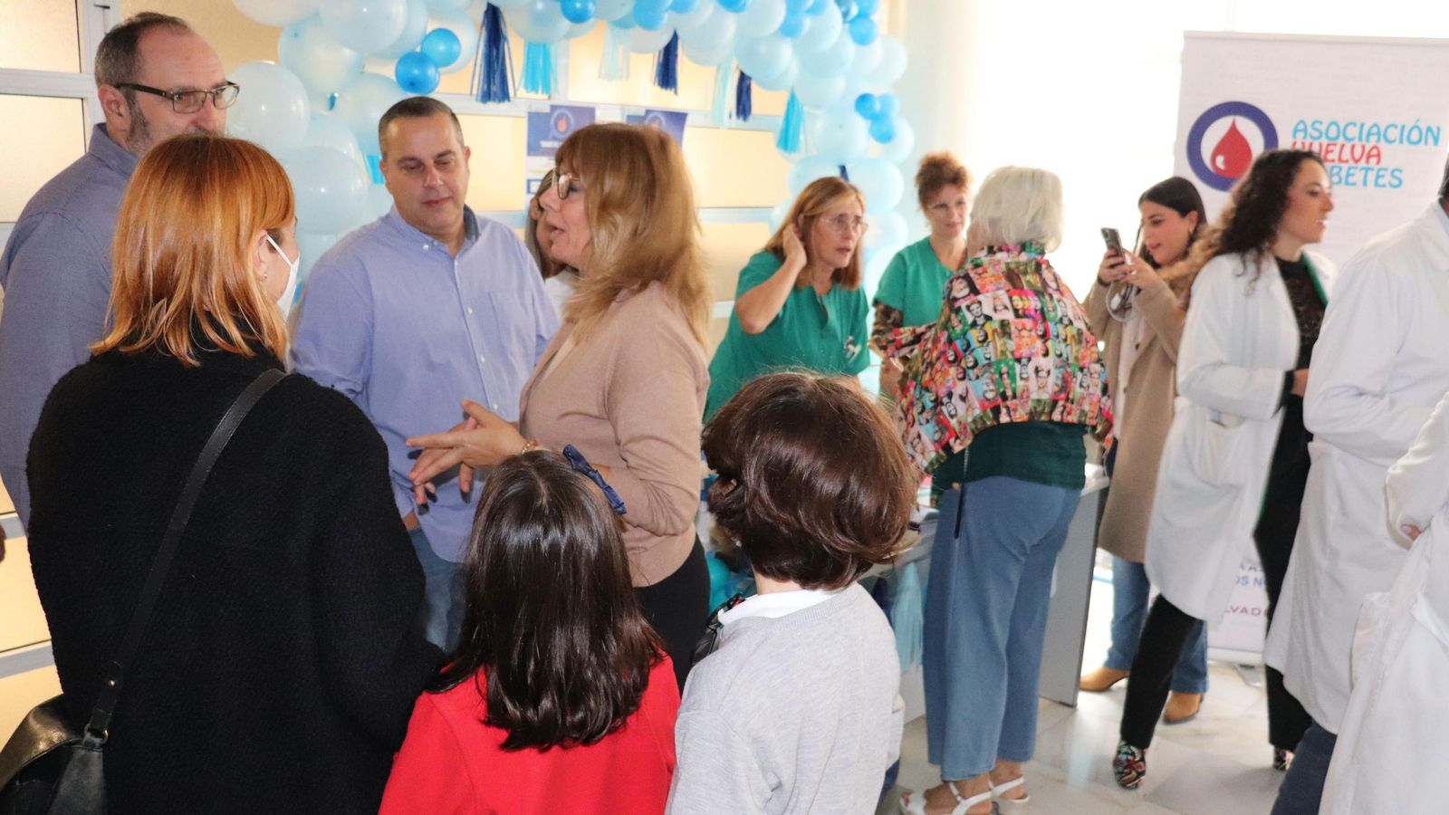 Asistentes al binomio ‘Diabetes y Bienestar’ en el Hospital Juan Ramón Jiménez.