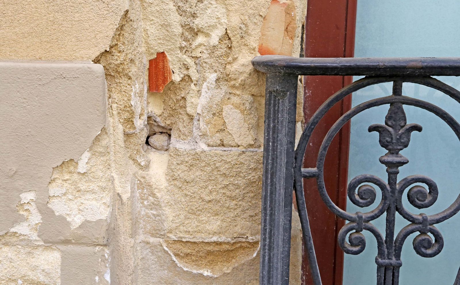 Grave deterioro del edificio del antiguo Casino Jerezano tras el cierre de Zara