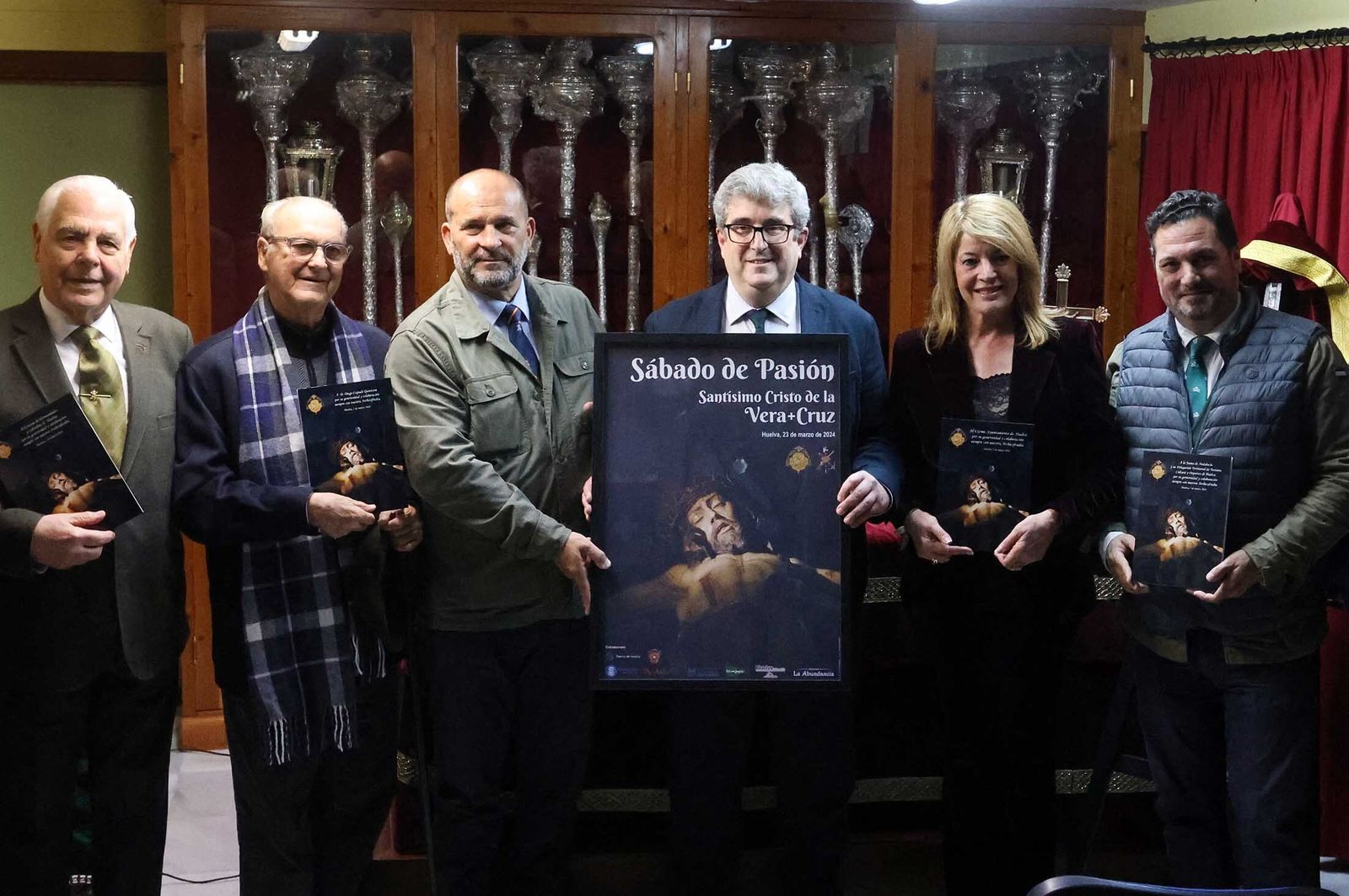 Imágenes del cartel al Cristo de la Vera+Cruz para la salida de la Legión en Huelva