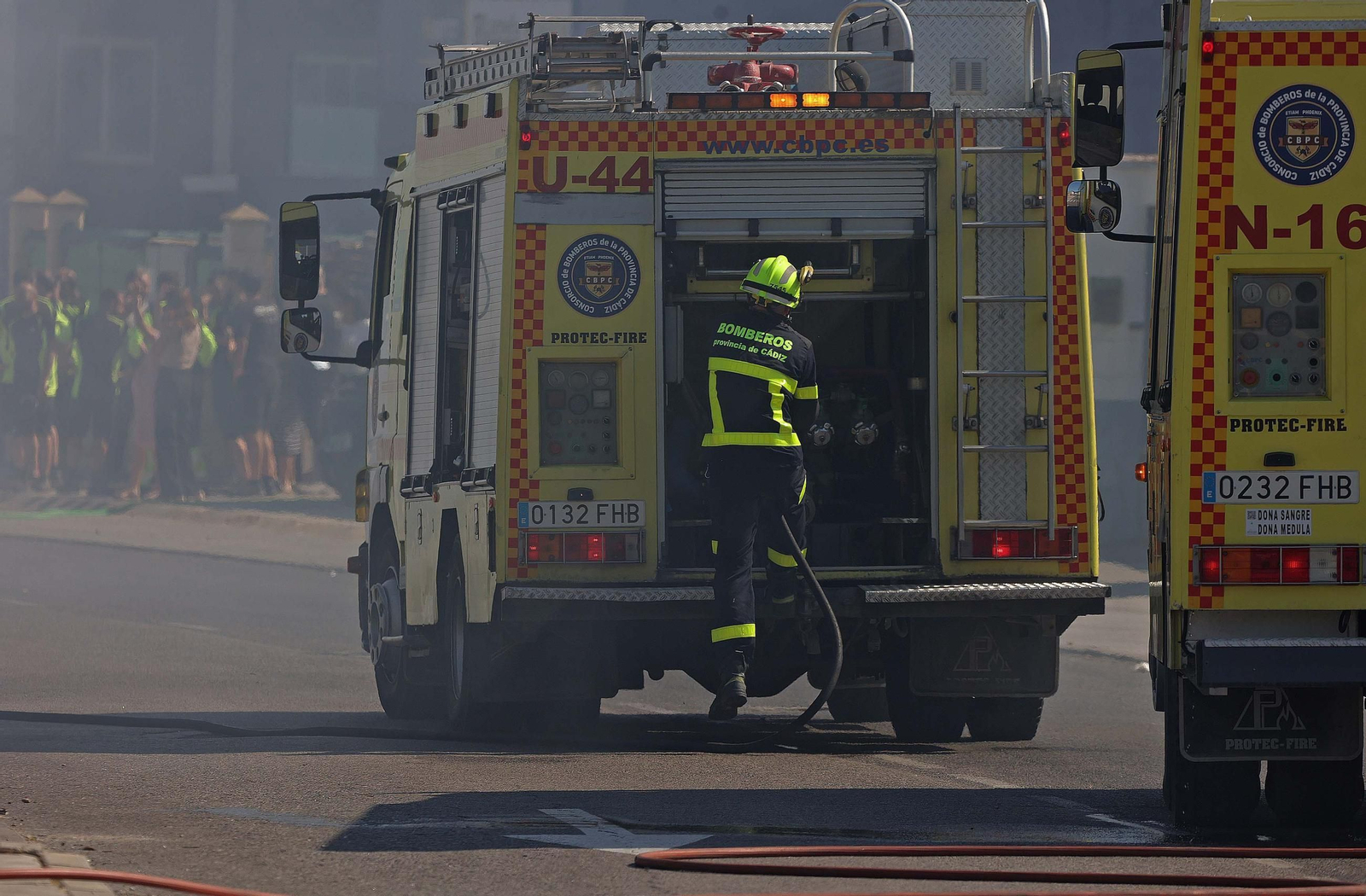 Fotos del incendio de pasto en el polígono de La Menacha en Algeciras
