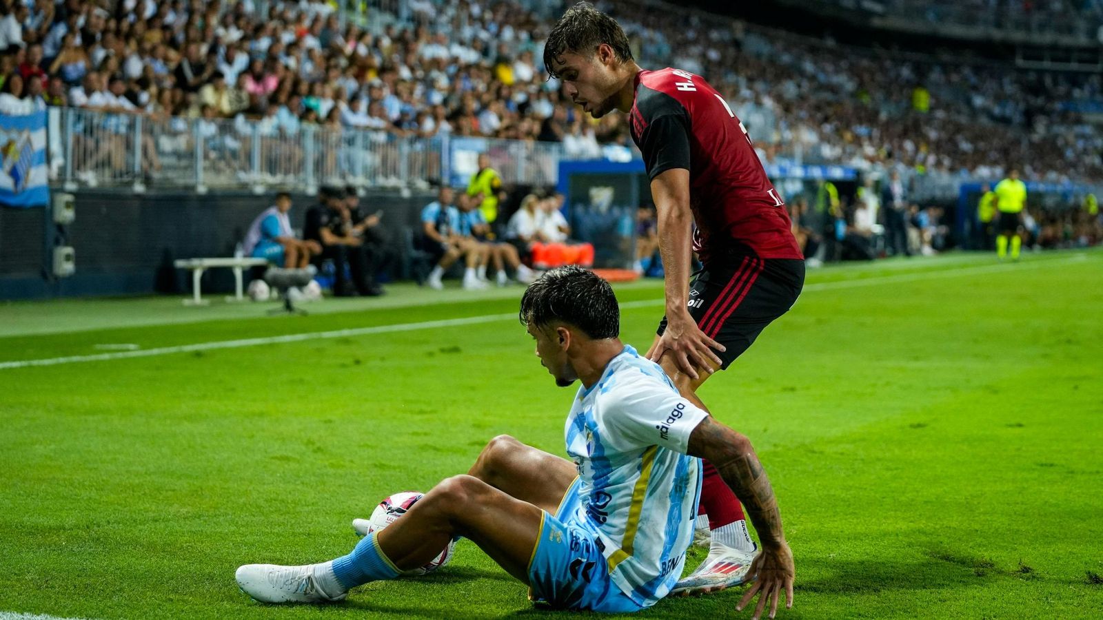 Kevin Medina ante el CD Mirandés.