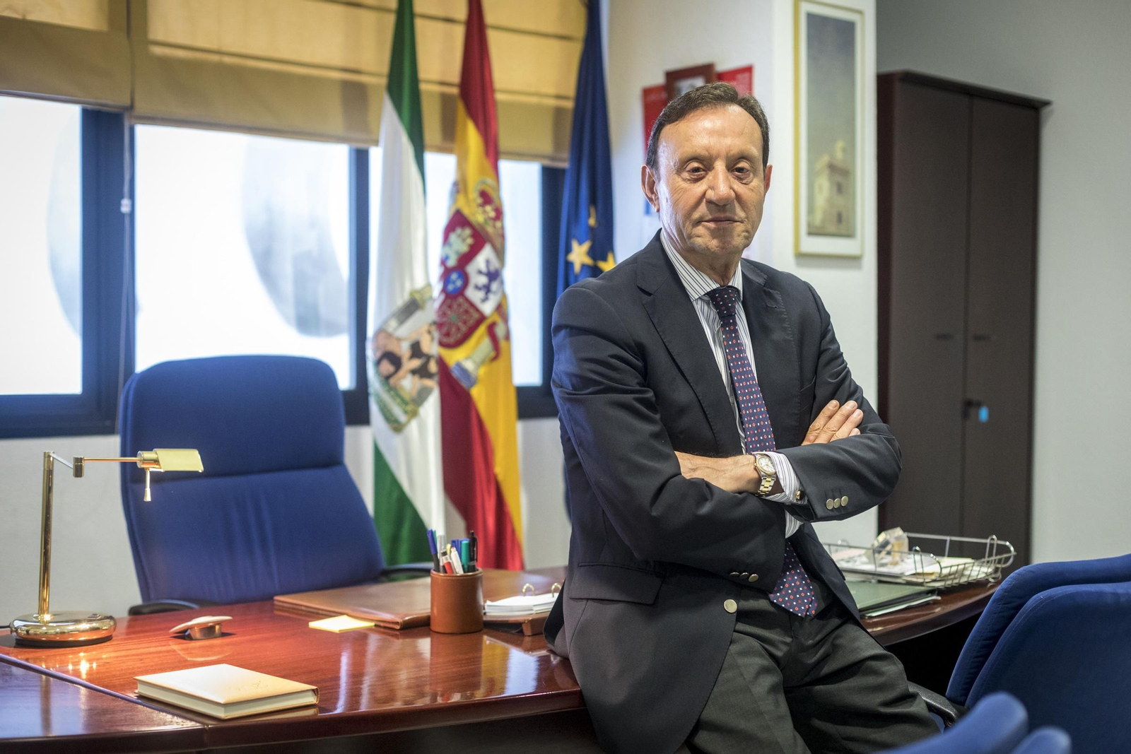Juan Expósito, en el que ha sido su despacho durante casi 21 años.