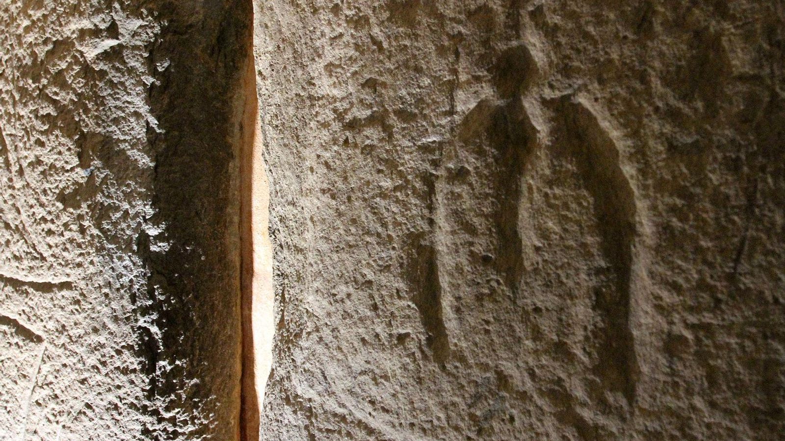 Grabado en el Dolmen de Soto