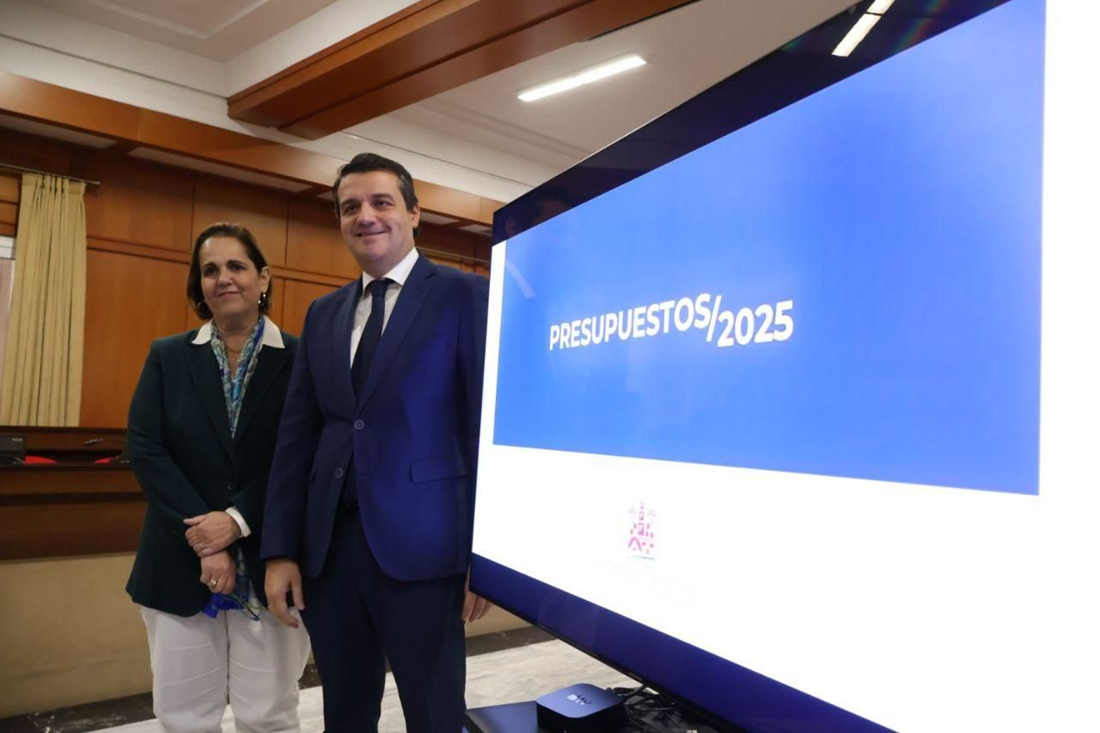 José María Bellido y Blanca Torrent presentan los presupuestos. José María Bellido y Blanca Torrent presentan los presupuestos.