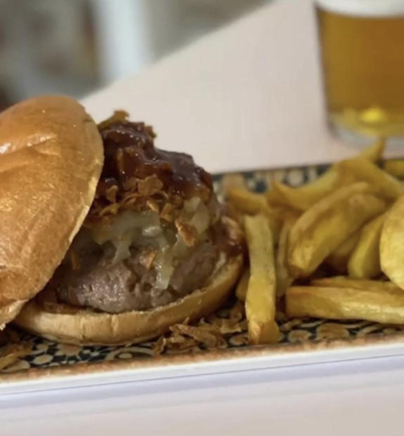 Famosa hamburguesa de Laescapada.