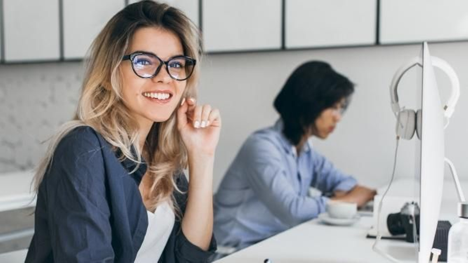 Educar la vista durante la jornada laboral mejora la salud de los ojos