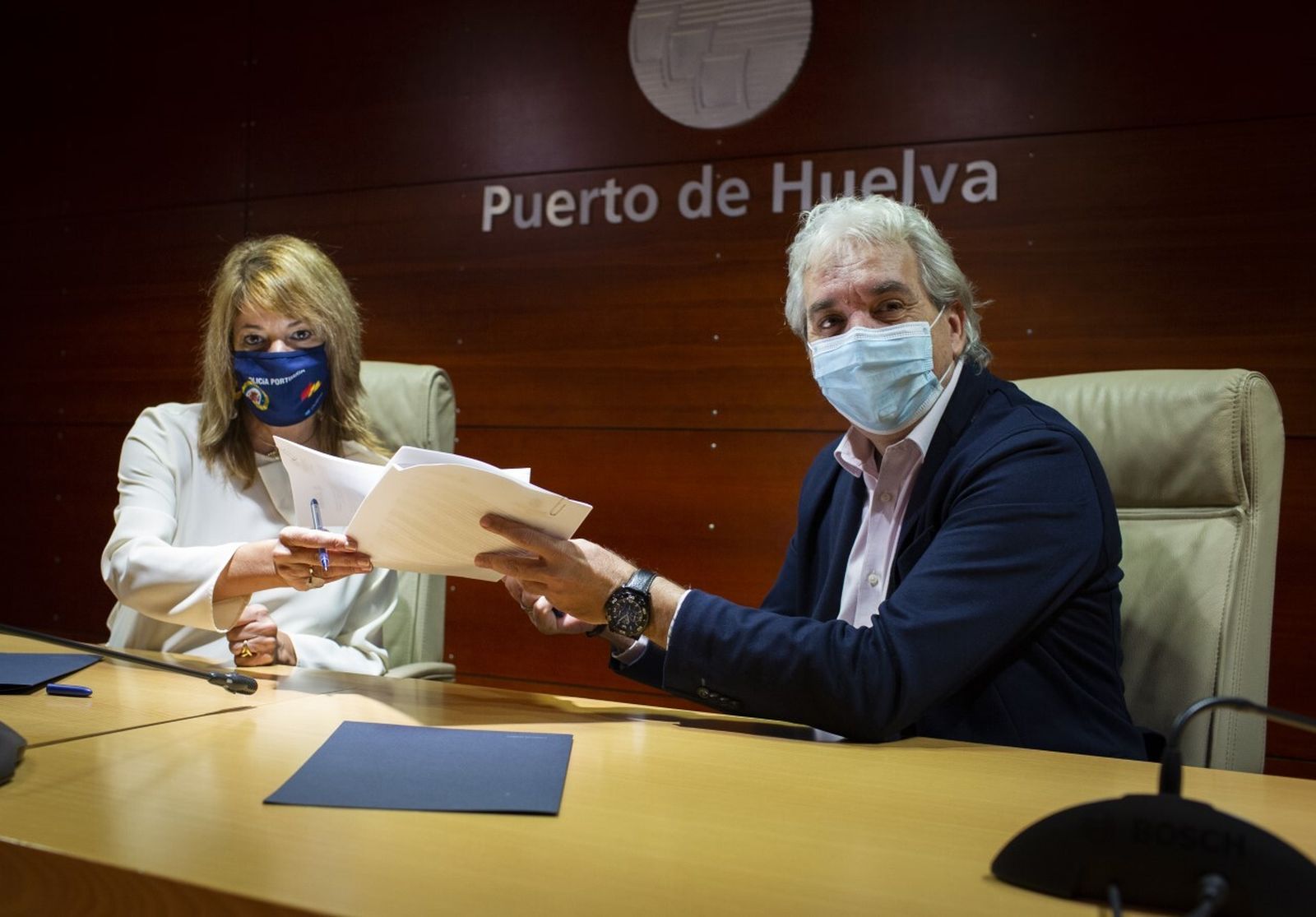 Pilar Miranda y Jesús Roa tras la firma del acuerdo