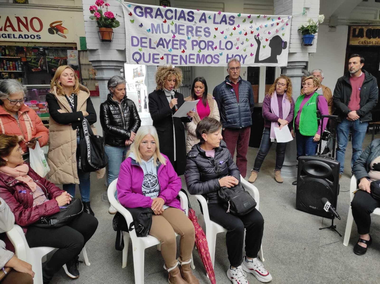 La lectura del manifiesto, en la plaza de abastos de Tarifa.