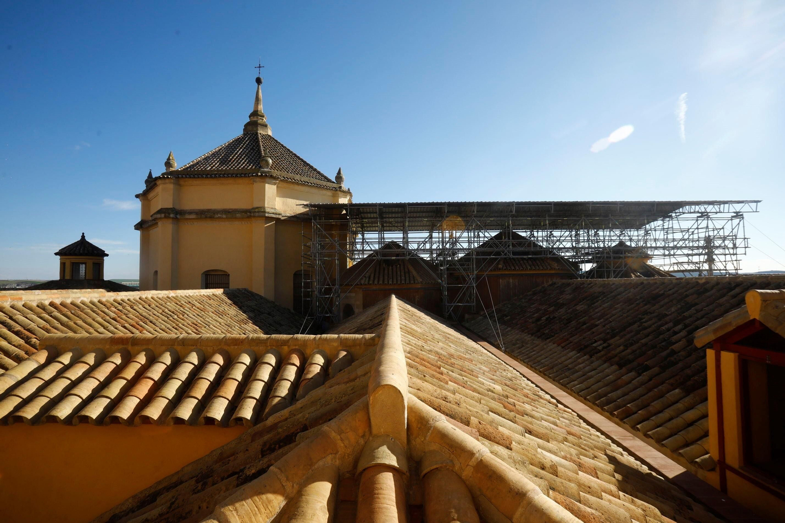 Las tres cúpulas de la maqsura de la Mezquita de Córdoba, vistas desde las cubiertas.