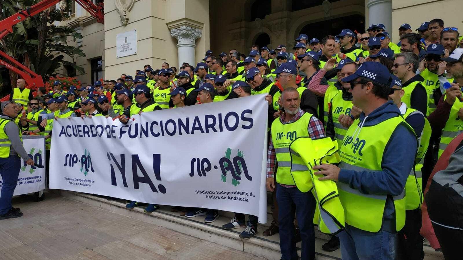 La protesta de los policías locales el pasado martes en la puerta del Ayuntamiento