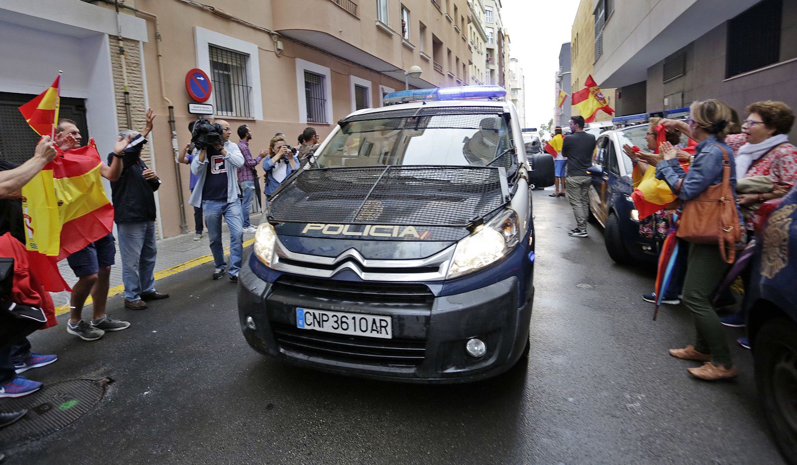 Despedida a los agentes de la Policía Nacional que se suman al dispositivo del 1-O