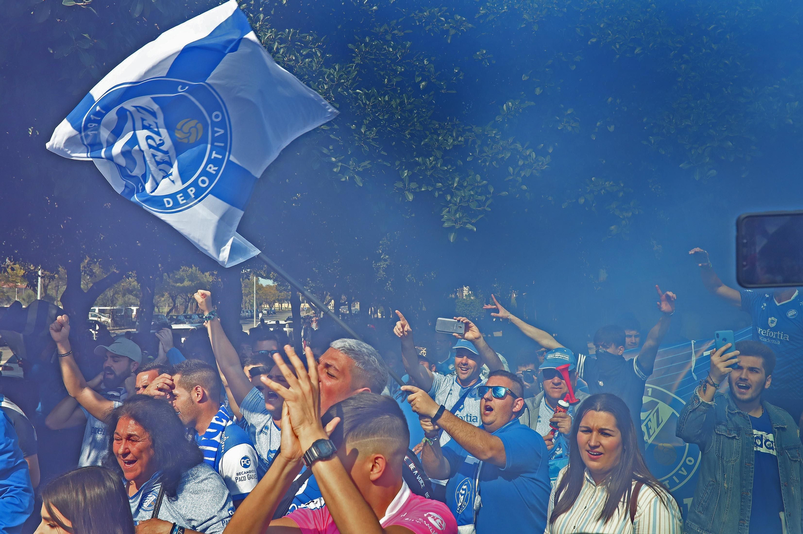 Recibimiento de la afición antes del derbi