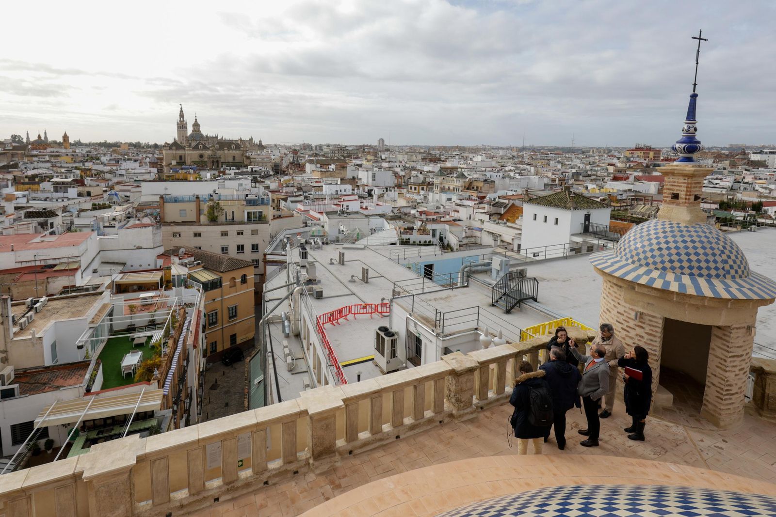 Las imágenes de la visita a las cubiertas de la Iglesia de la Anunciación