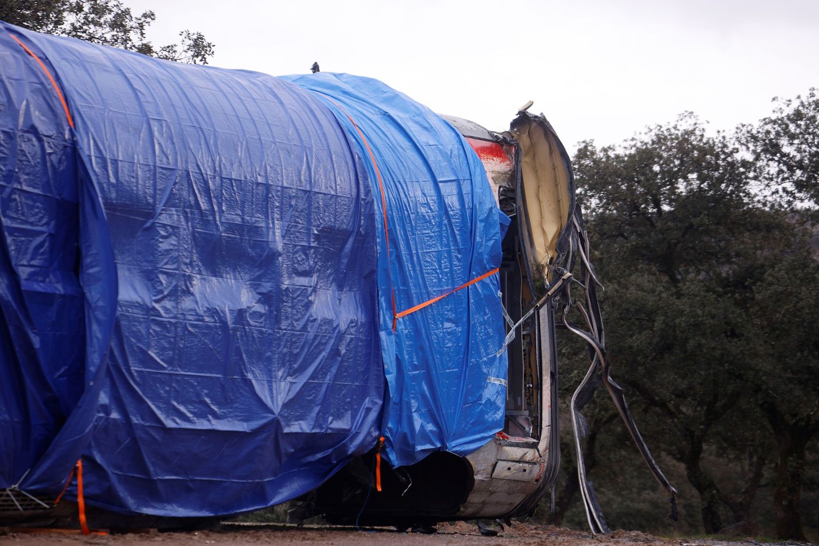Retirados de las vías los últimos restos del tren Alvia siniestrado en Adamuz, en fotos