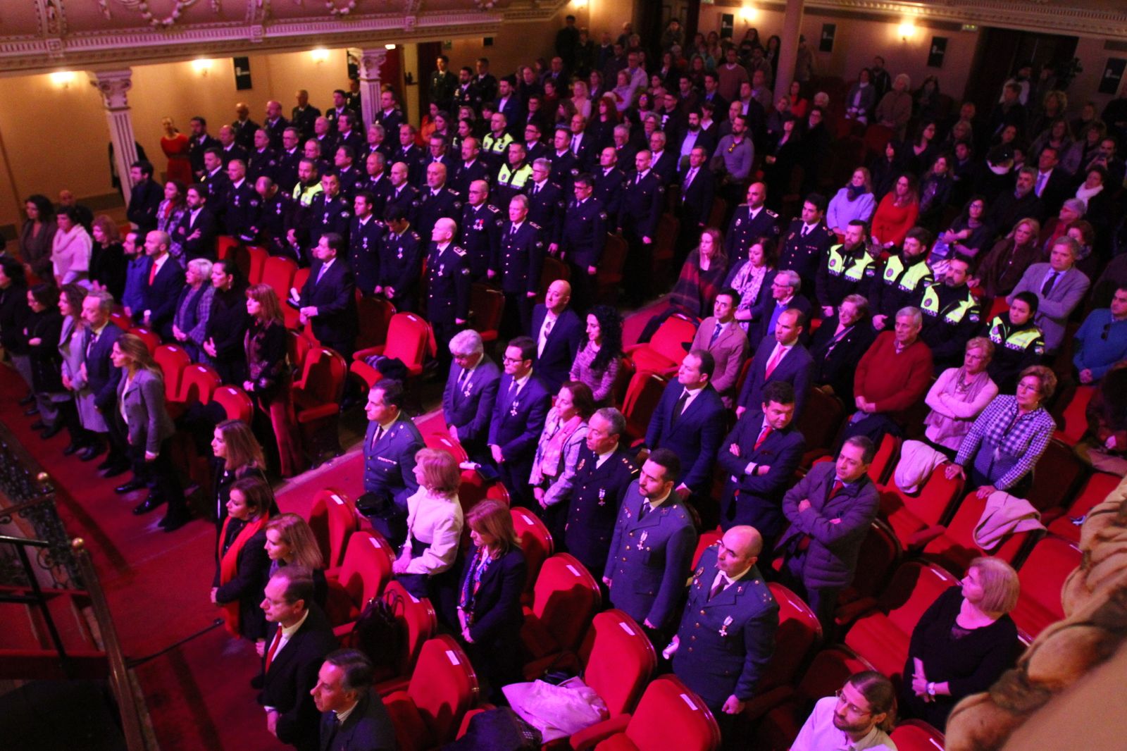 La policía Local entrega las medallas en el día de su patrón