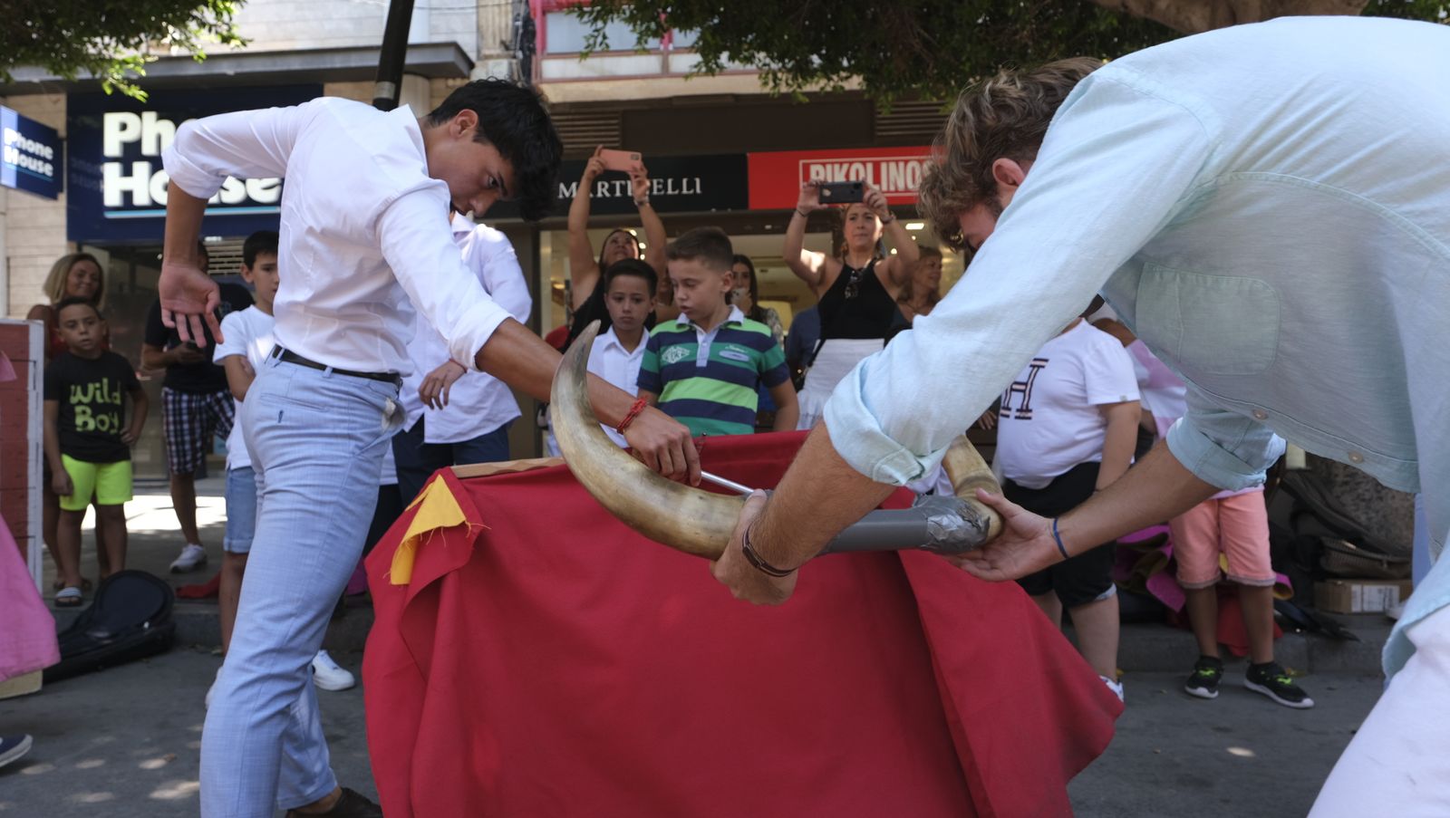Imágenes de la exhibición de toreo de salón por la Escuela Taurina de Almería, en la Feria de Almería 2022