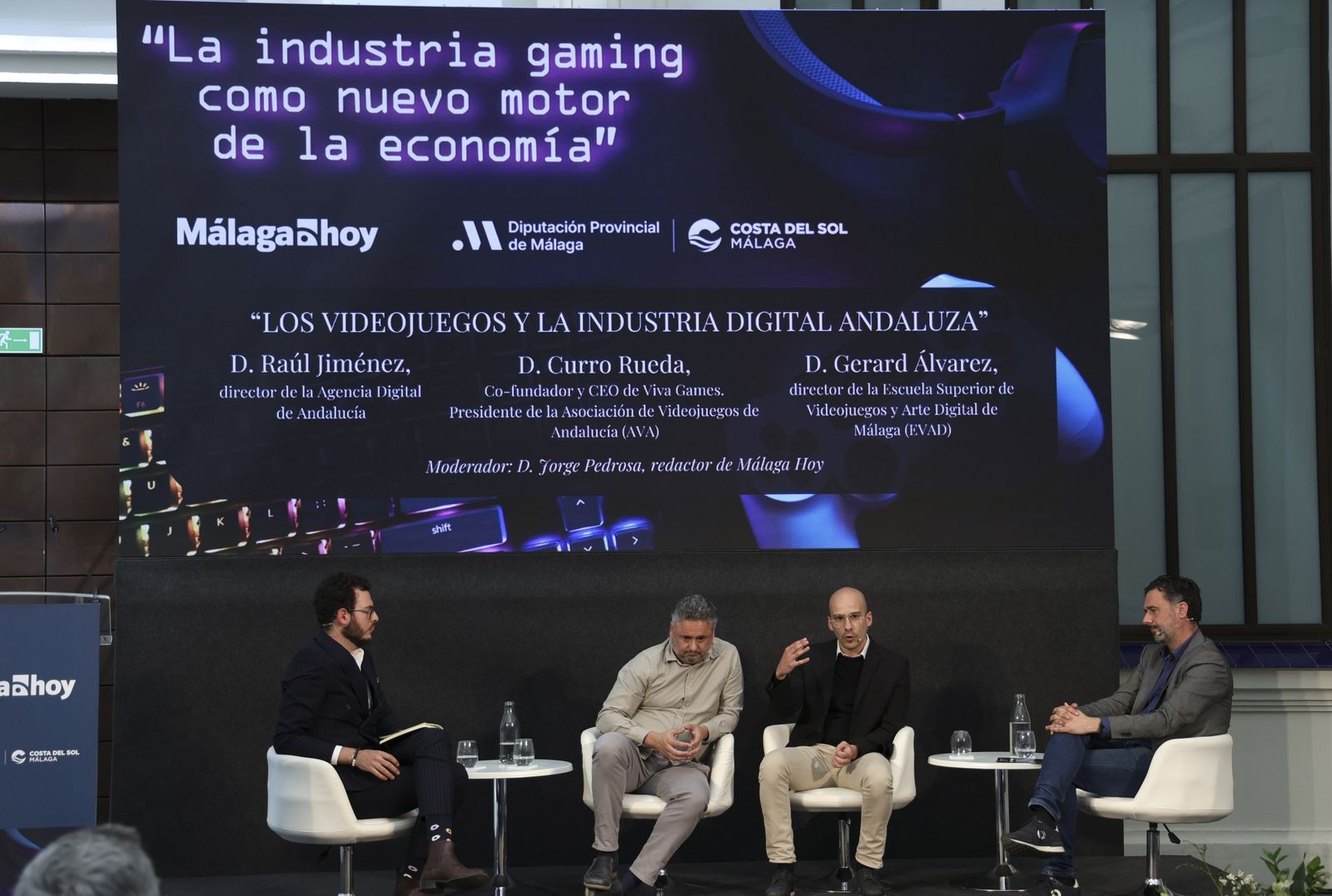 El hasta ahora presidente de AVA, Curro Rueda (segundo por la izquierda), en un foro sobre el sector.