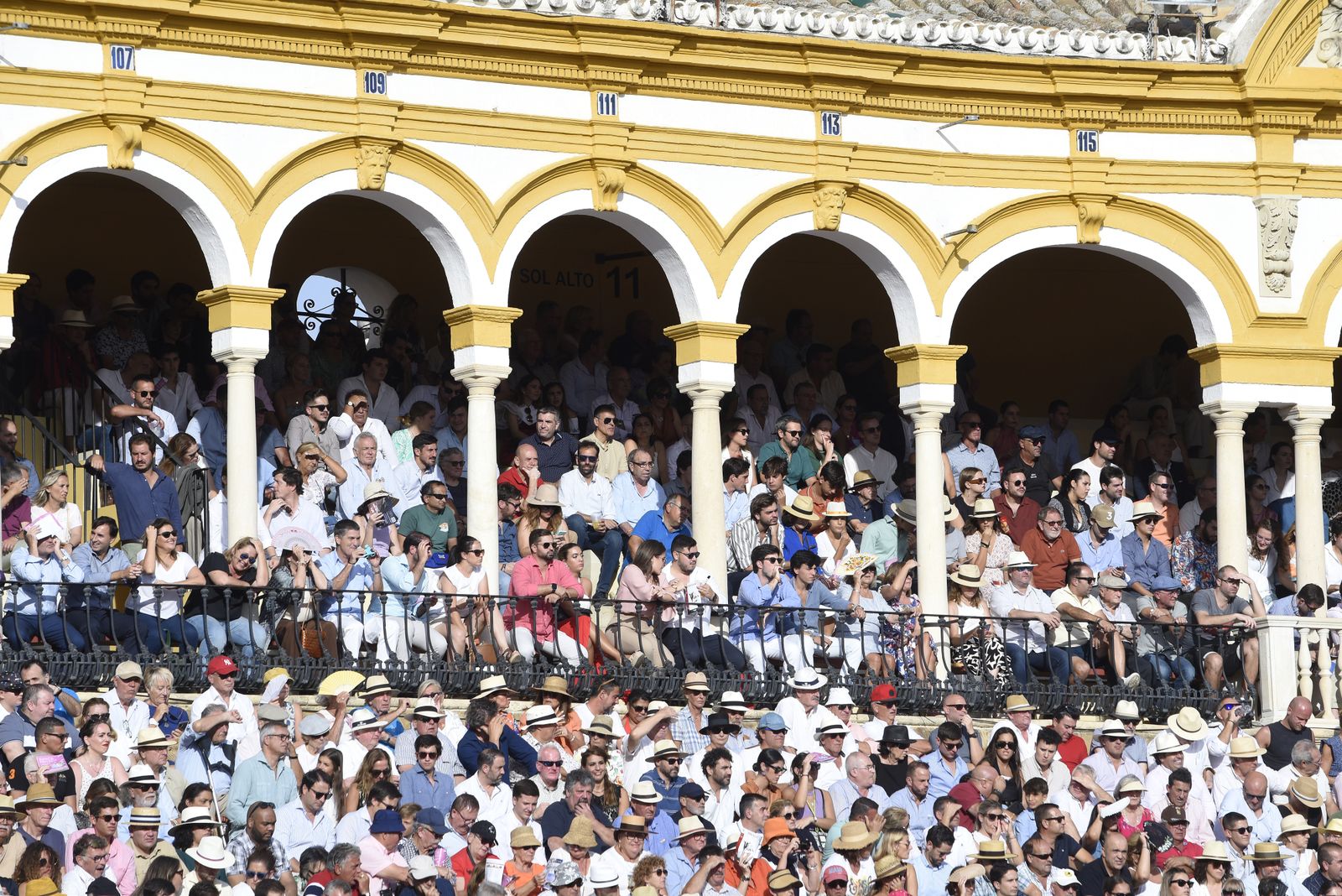 Búscate en la tercera corrida de toros de la Feria de San Miguel de Sevilla
