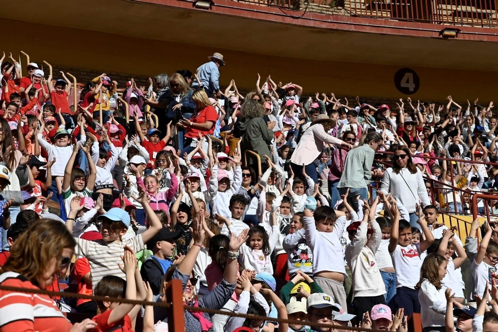 La exhibición de la Policía Nacional en la plaza de toros de Córdoba, en imágenes