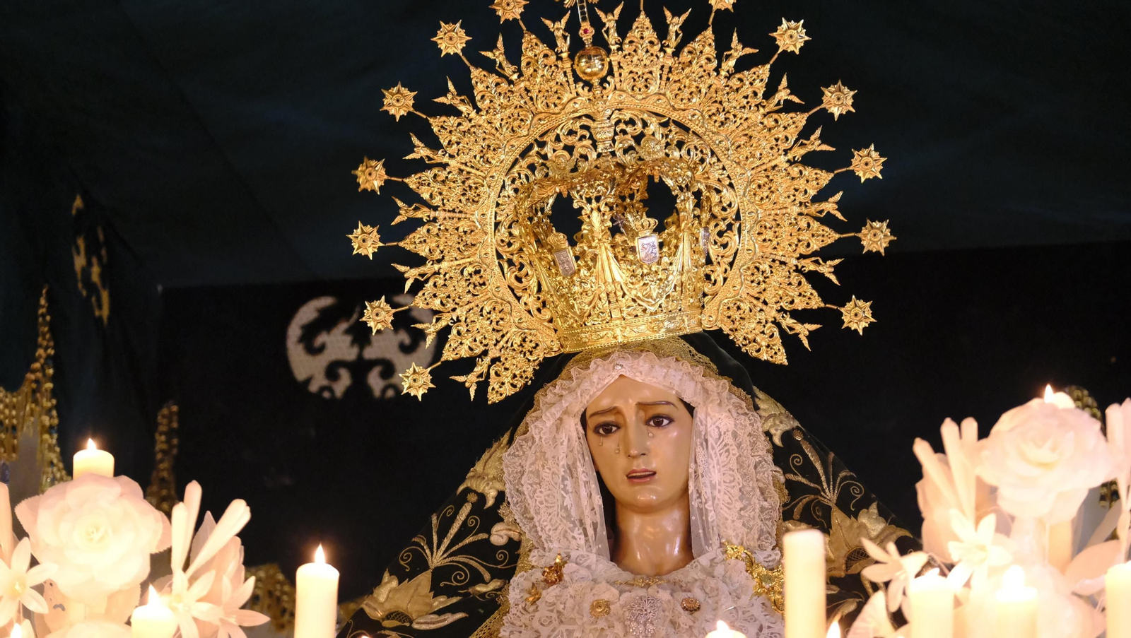 Estudiantes en la Semana Santa de Almería 2025