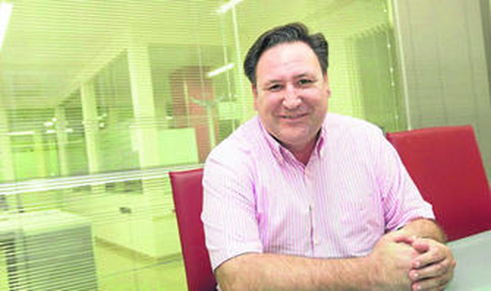 Un almeriense firma con Sony para grabar en DVD su musical infantil