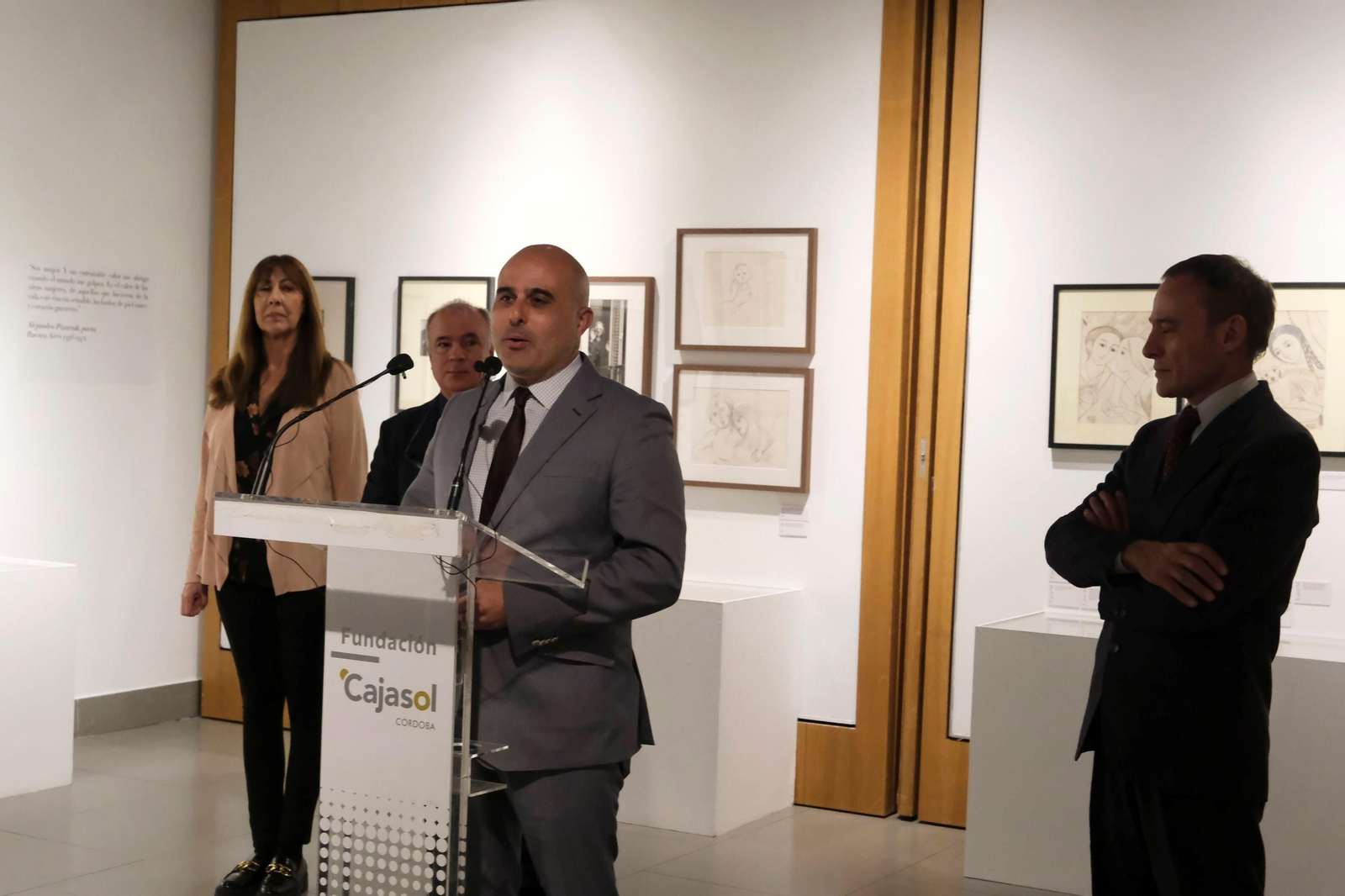 La exposición 'Escrito por mujeres. Escritoras del Siglo XX en español' de Cajasol, en imágenes