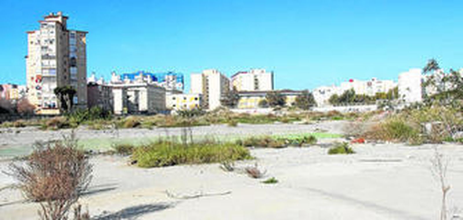 Solar de los antiguos terrenos de CASA, donde se iba a construir el nuevo Hospital Regional.